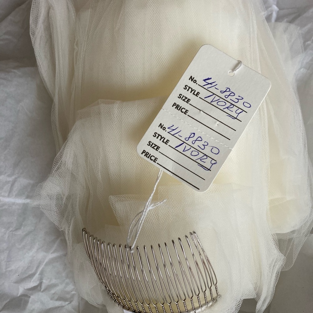 Priscilla of Boston cathedral length veil-NWT